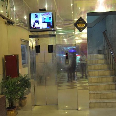 ホテル Oyo Premium Railway Station Patna エクステリア 写真
