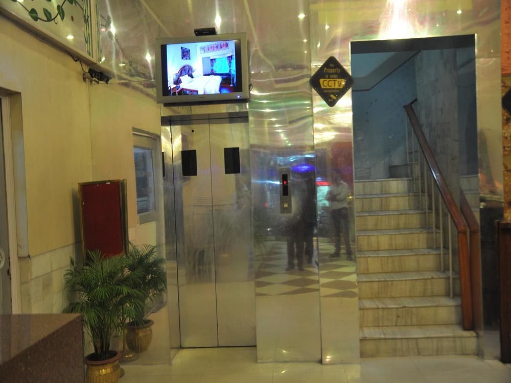 ホテル Oyo Premium Railway Station Patna エクステリア 写真